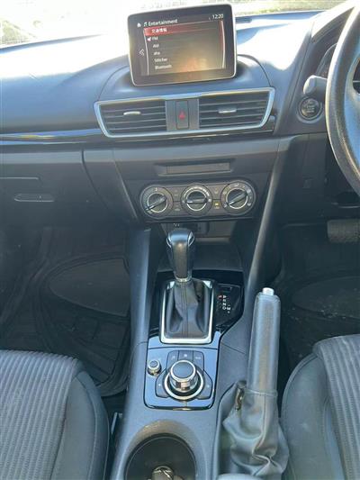 2014 Mazda Axela thumbnail