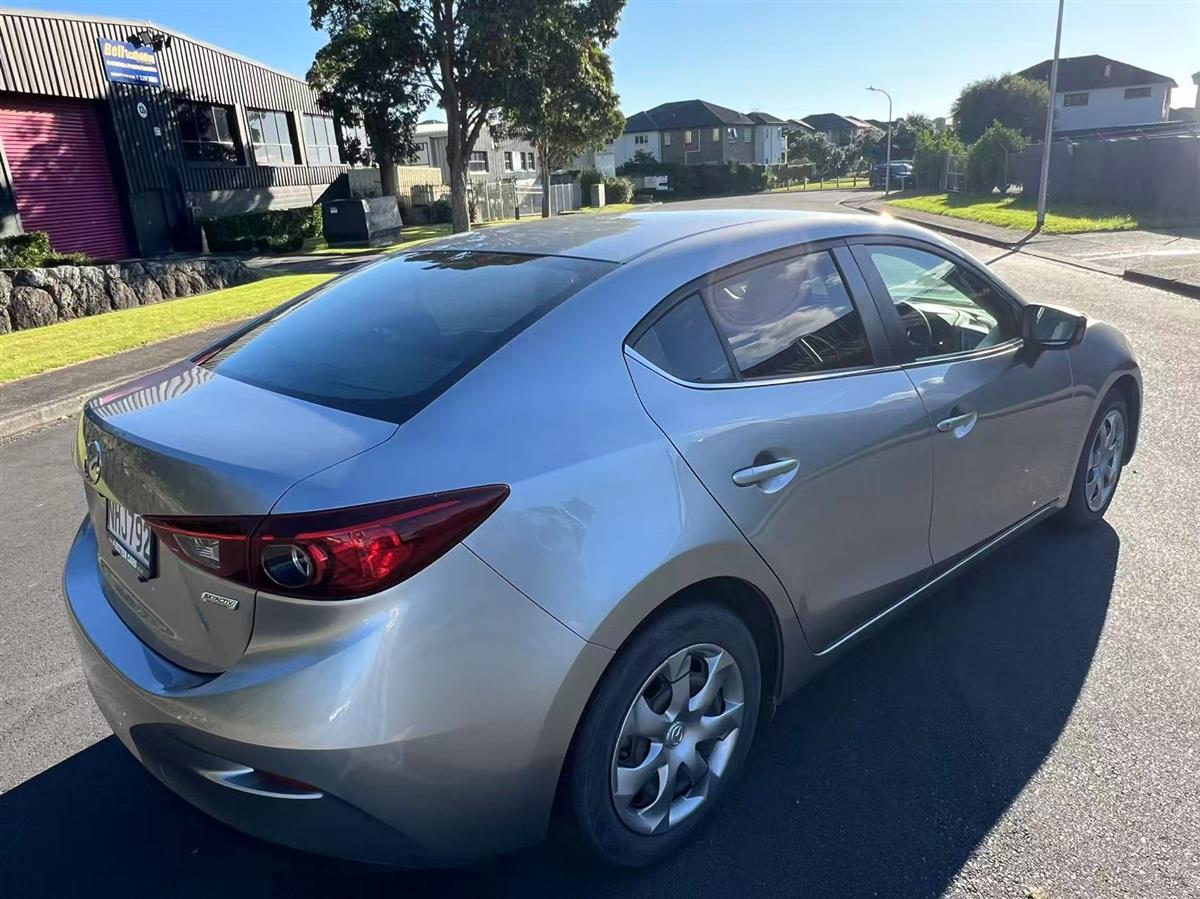 2014 Mazda Axela thumbnail