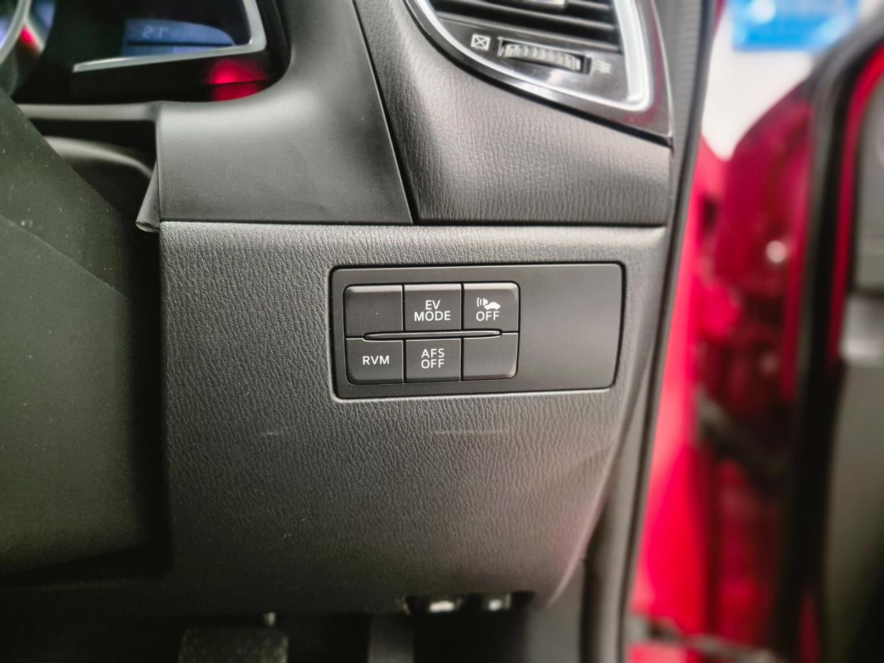 2015 Mazda Axela thumbnail