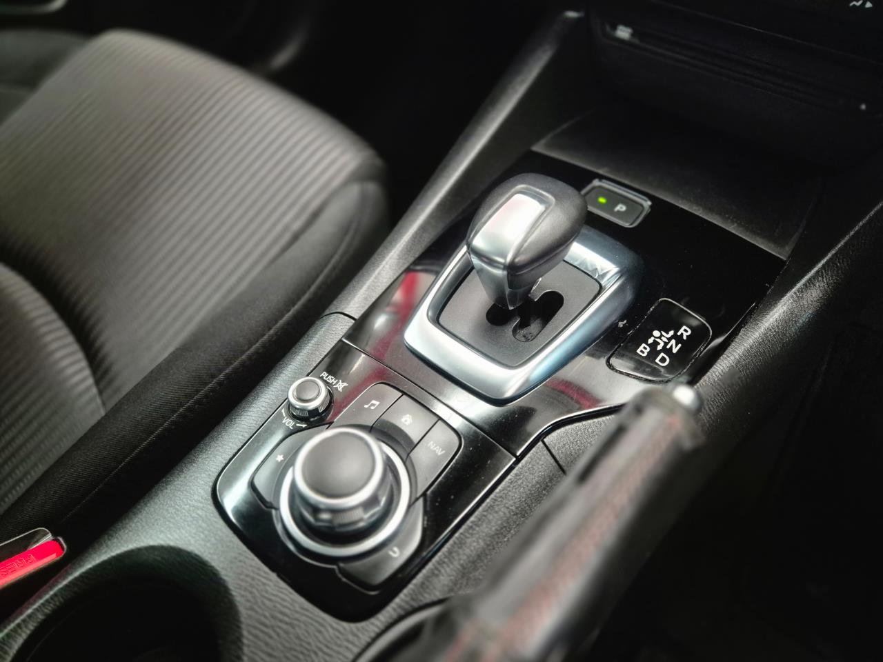 2015 Mazda Axela thumbnail