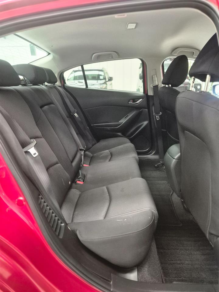 2015 Mazda Axela thumbnail