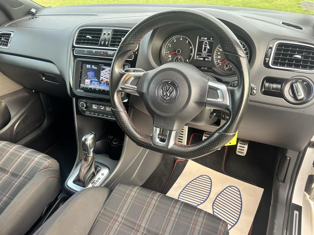 2011 Volkswagen Polo thumbnail