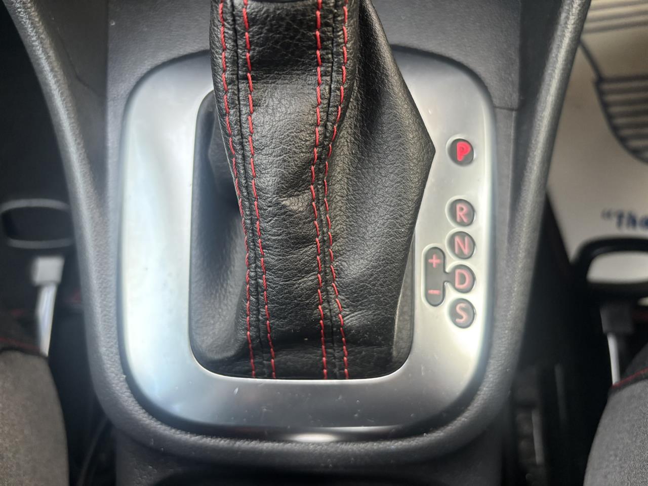 2011 Volkswagen Polo thumbnail