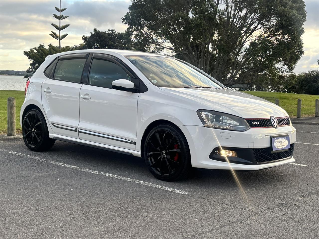 2011 Volkswagen Polo thumbnail