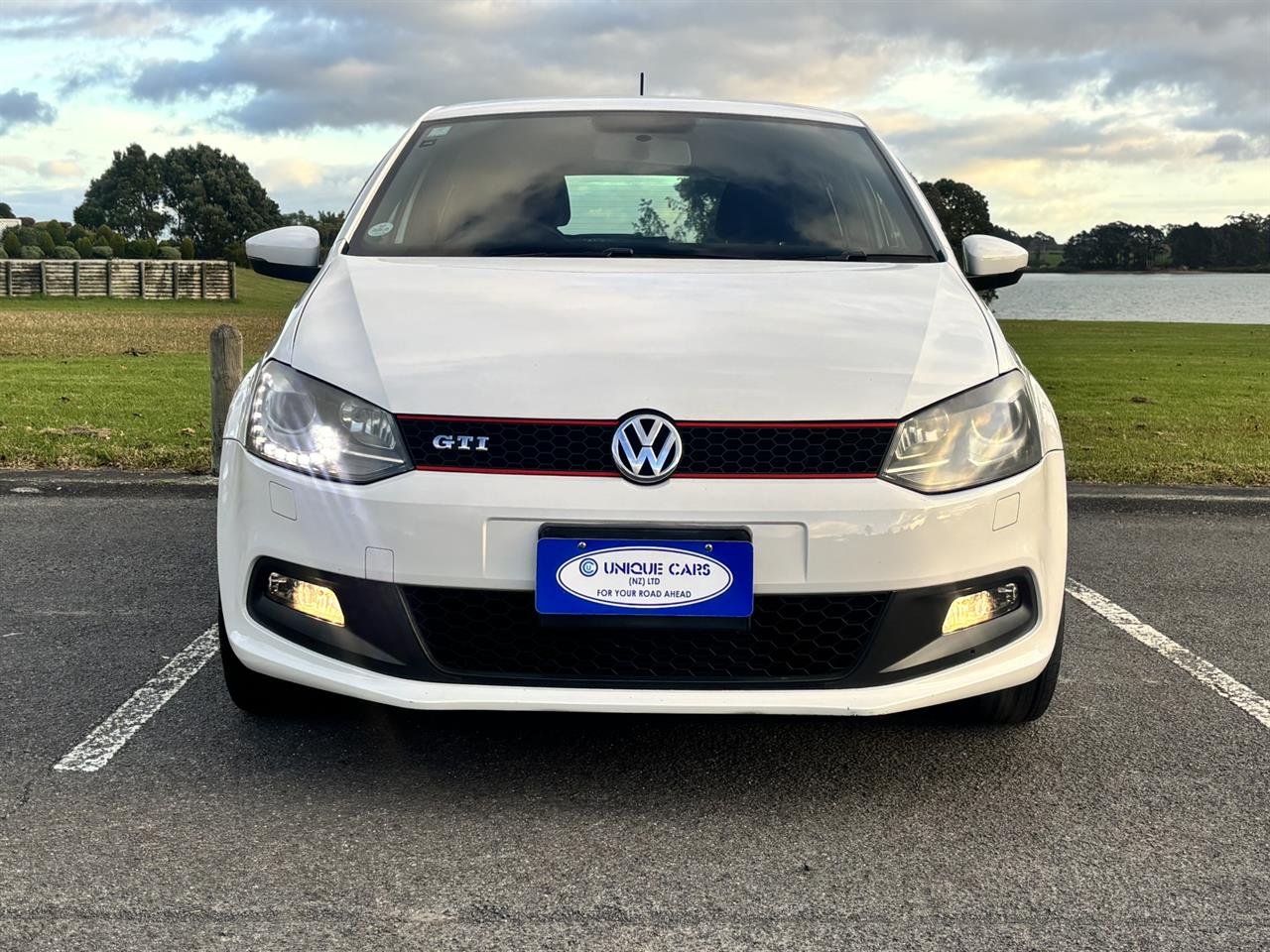 2011 Volkswagen Polo thumbnail