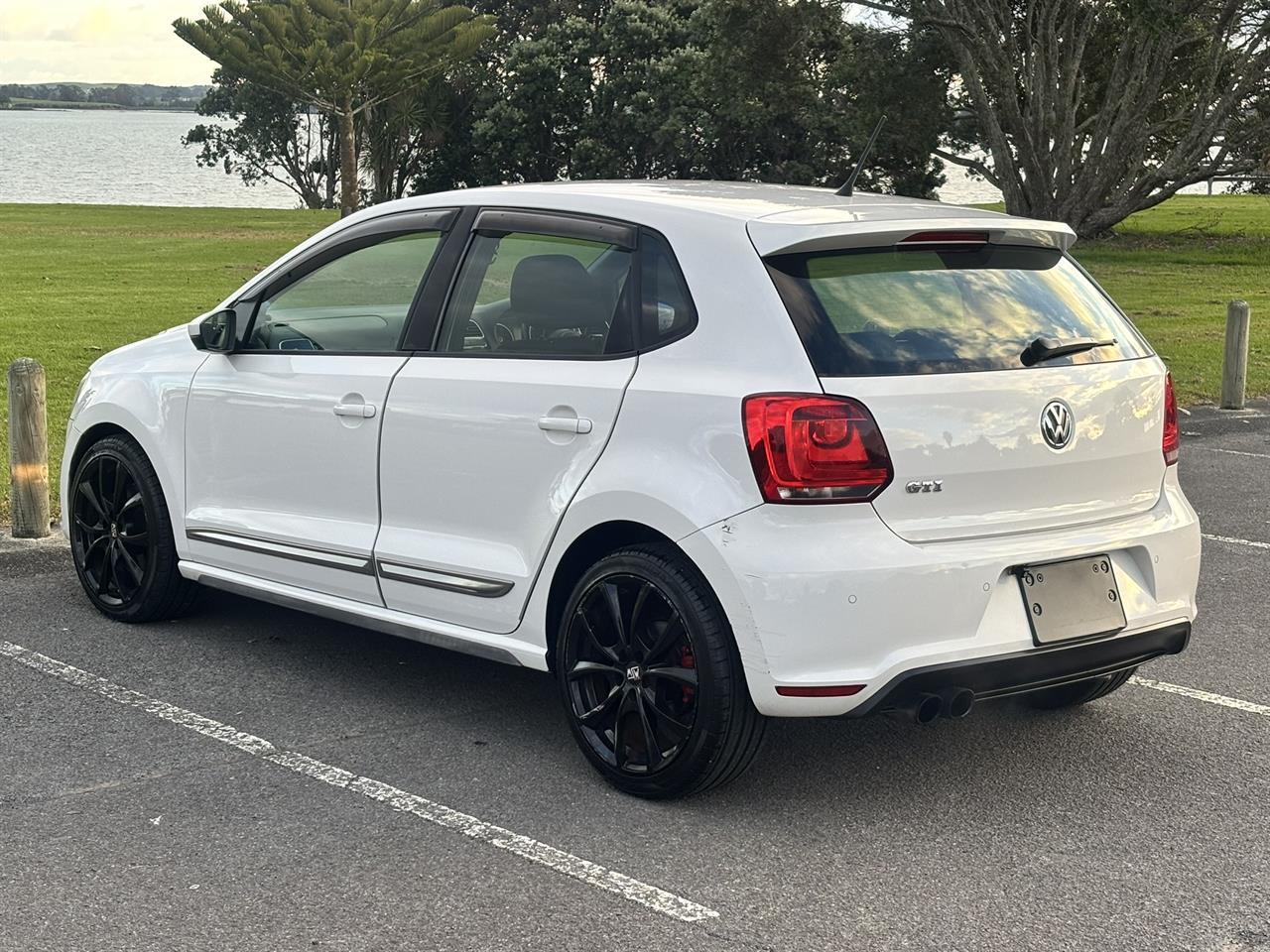 2011 Volkswagen Polo thumbnail