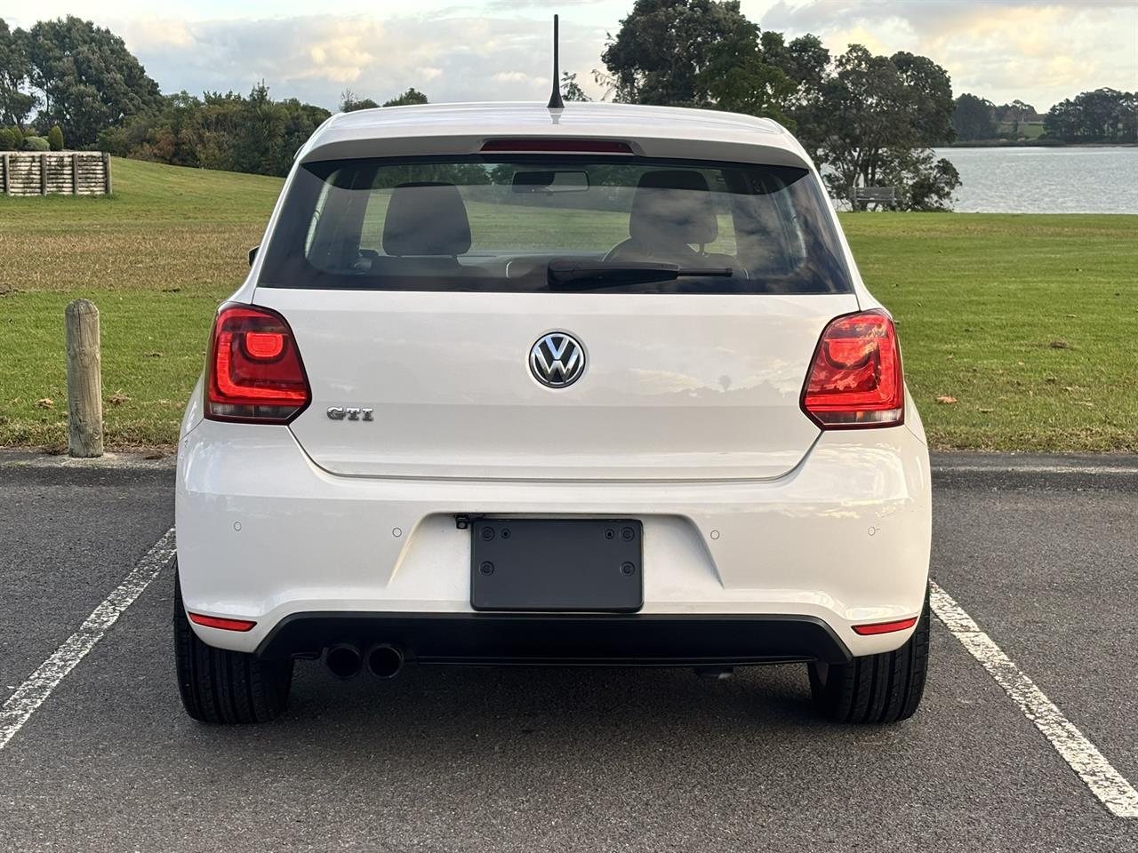 2011 Volkswagen Polo thumbnail