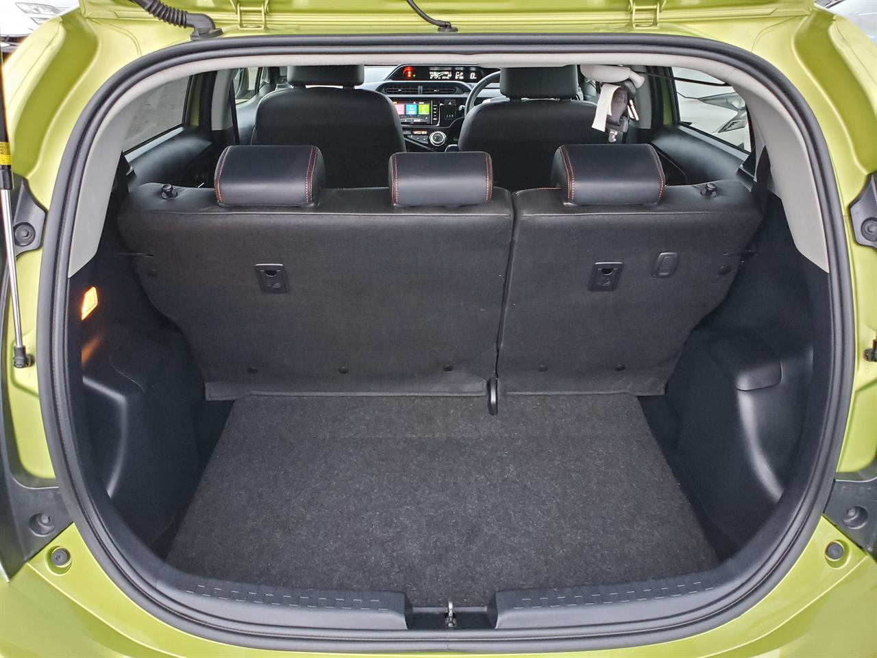 2016 Toyota Aqua thumbnail