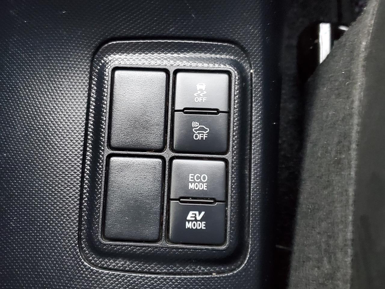 2016 Toyota Aqua thumbnail