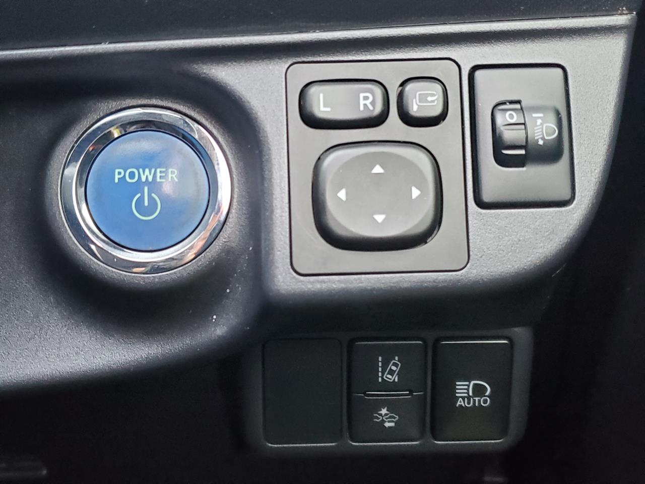 2016 Toyota Aqua thumbnail