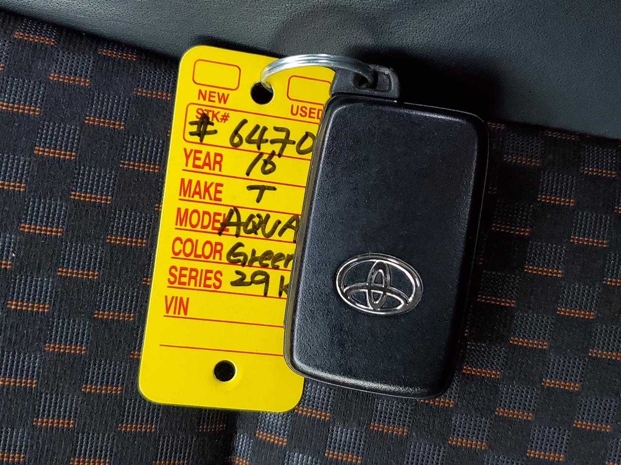 2016 Toyota Aqua thumbnail