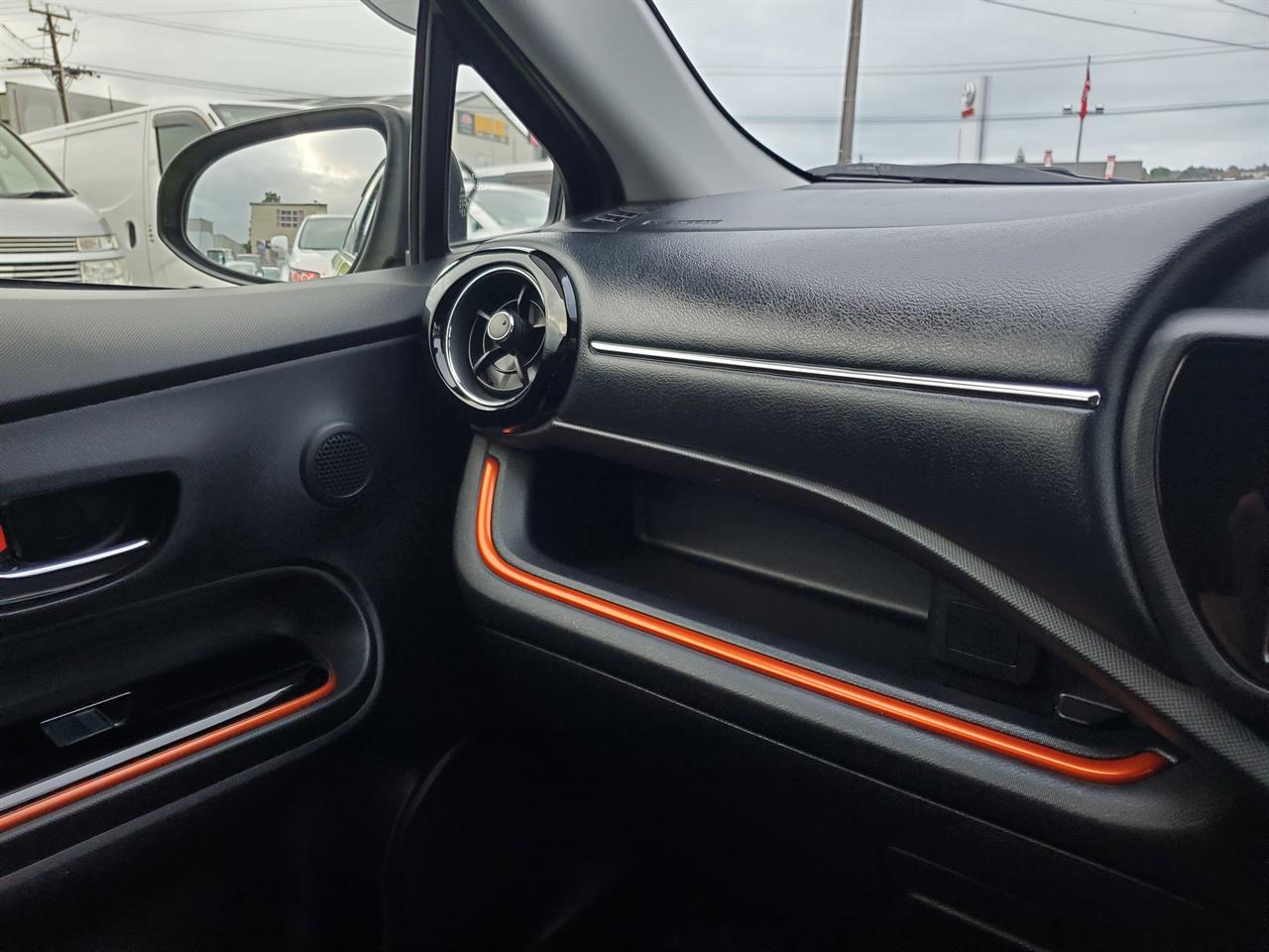 2016 Toyota Aqua thumbnail