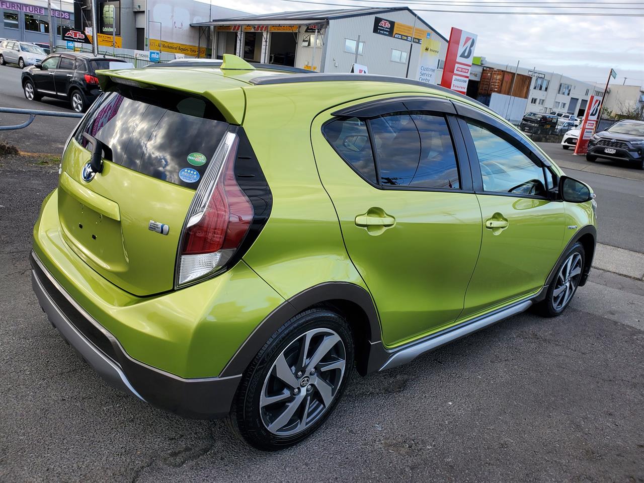 2016 Toyota Aqua thumbnail