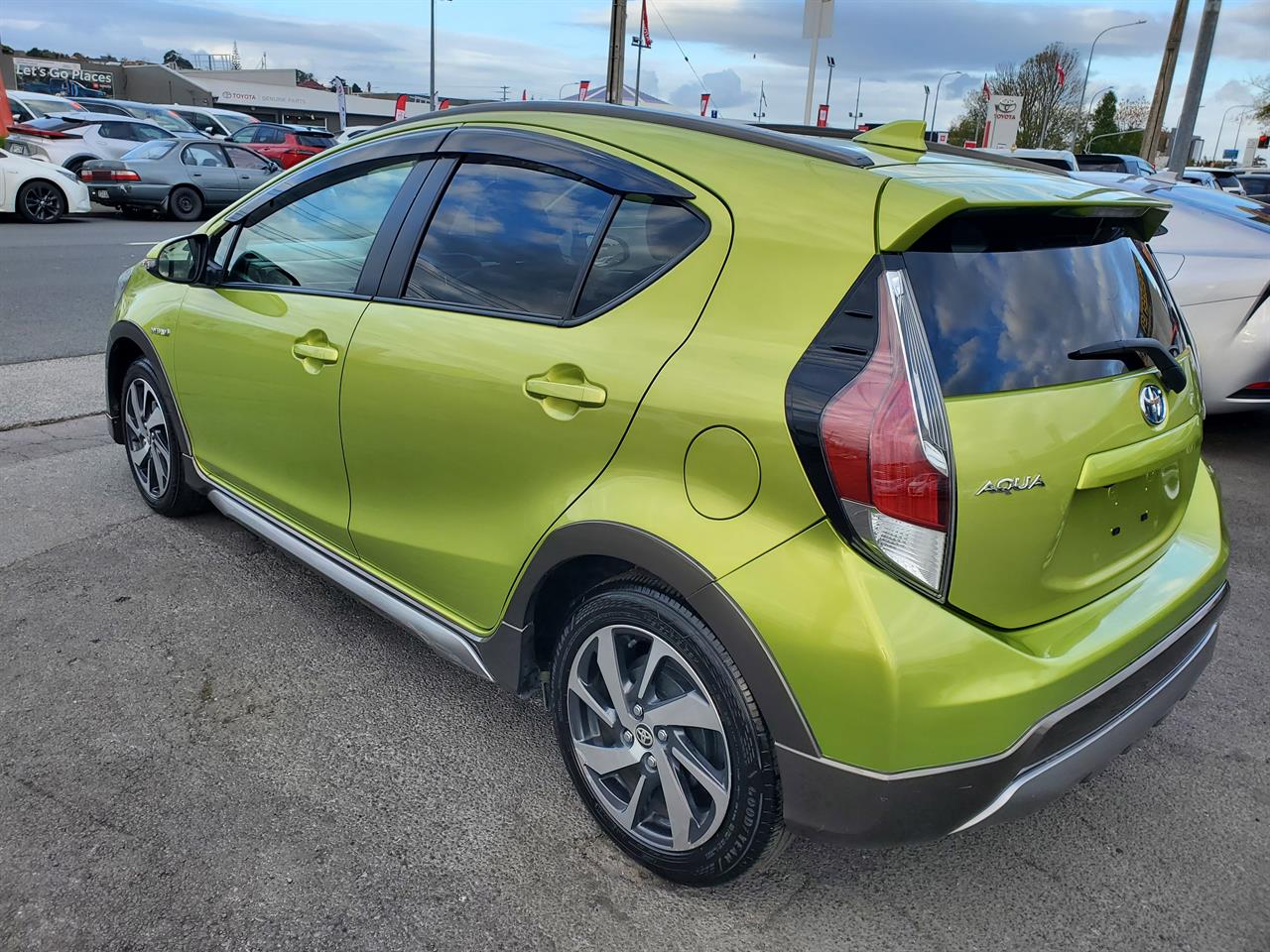 2016 Toyota Aqua thumbnail