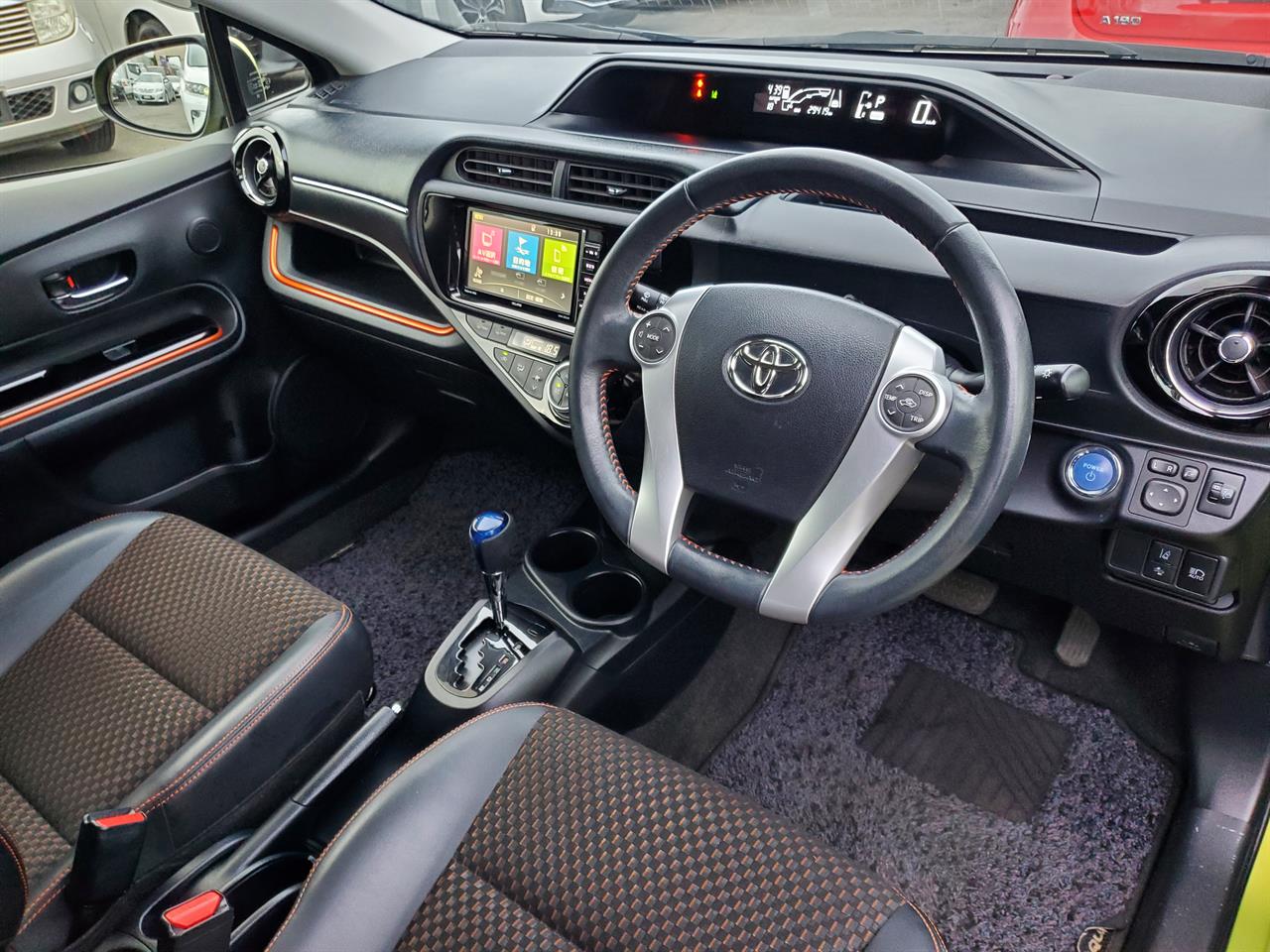 2016 Toyota Aqua thumbnail