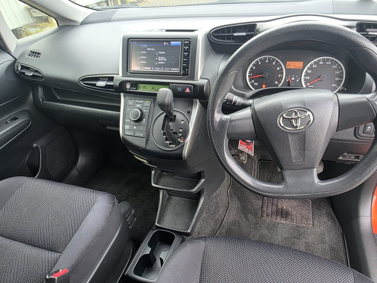 2015 Toyota Wish thumbnail