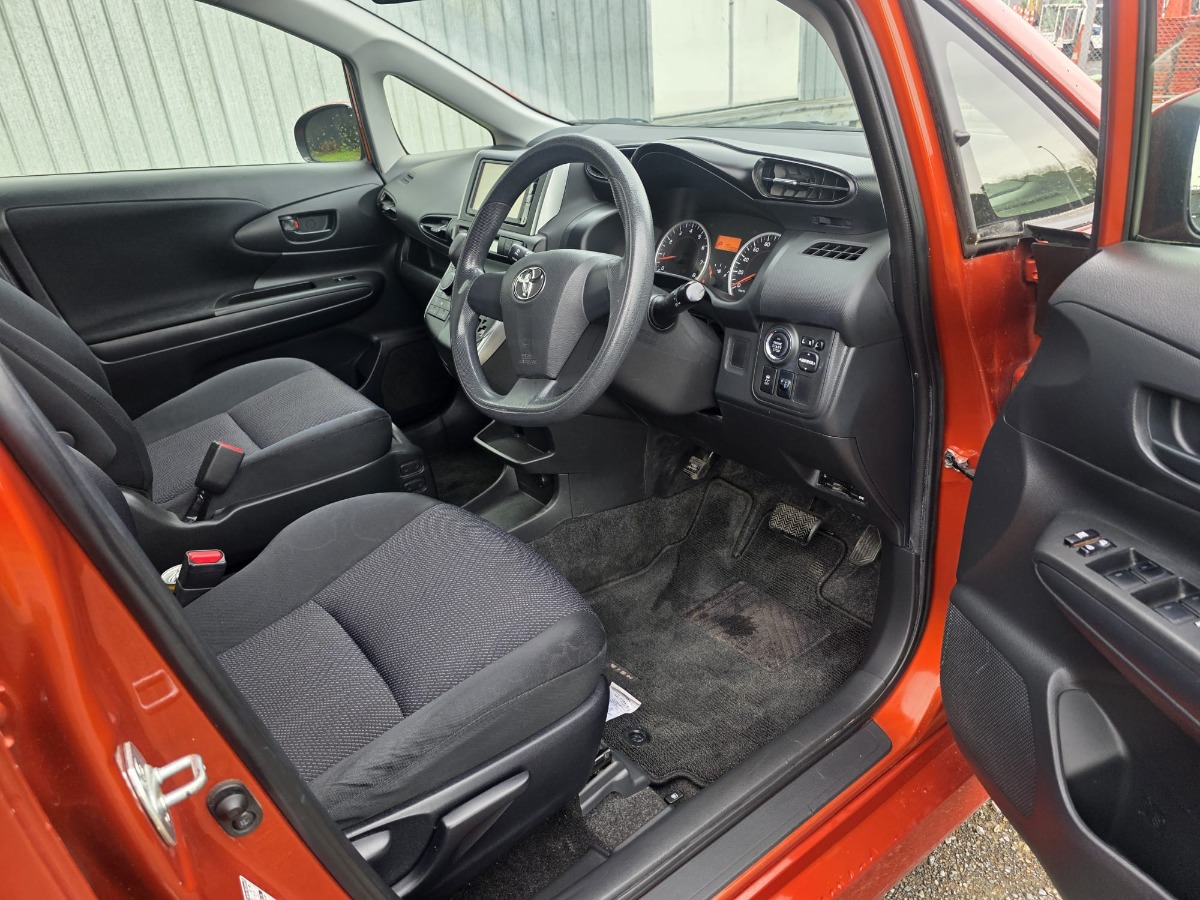 2015 Toyota Wish thumbnail