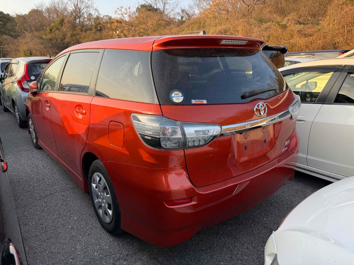 2015 Toyota Wish thumbnail