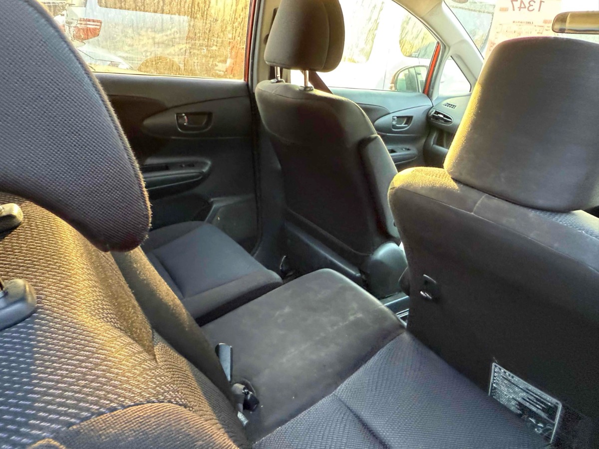 2015 Toyota Wish thumbnail
