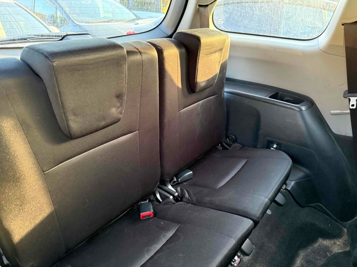 2015 Toyota Wish thumbnail