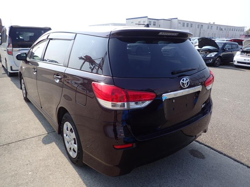 2012 Toyota Wish thumbnail