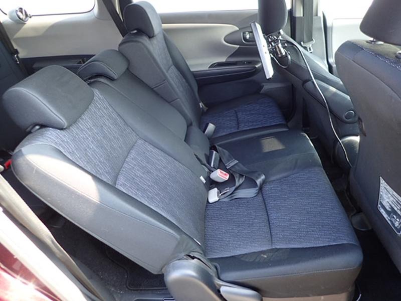 2012 Toyota Wish thumbnail