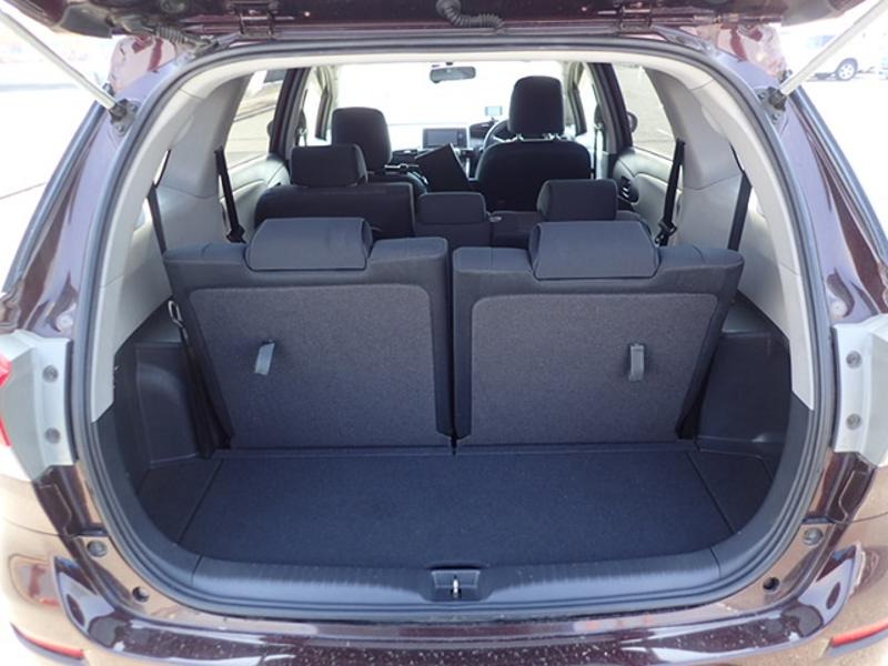 2012 Toyota Wish thumbnail