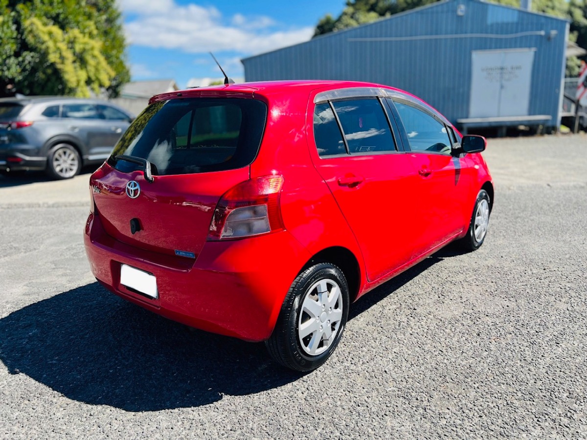 2006 Toyota Vitz thumbnail