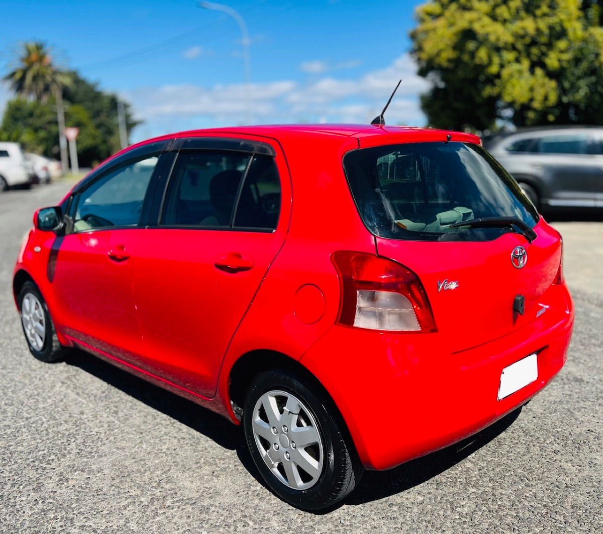 2006 Toyota Vitz thumbnail