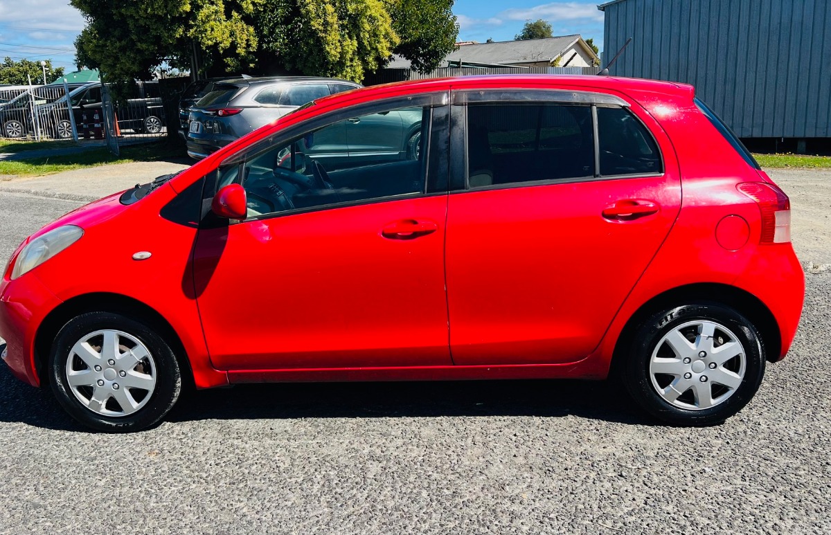 2006 Toyota Vitz thumbnail