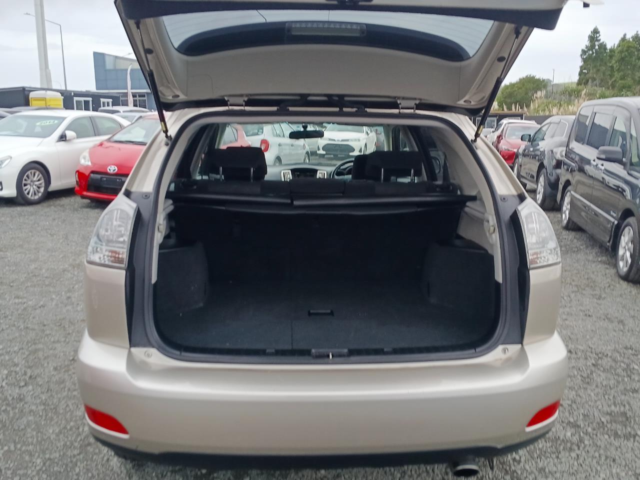 2005 Toyota Harrier thumbnail