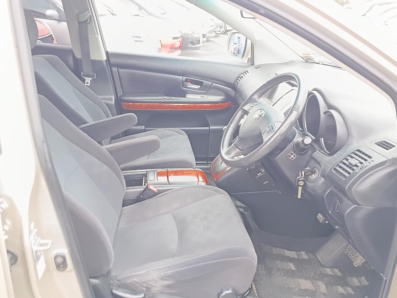 2005 Toyota Harrier thumbnail