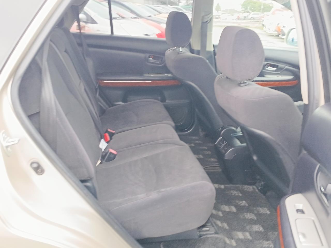 2005 Toyota Harrier thumbnail