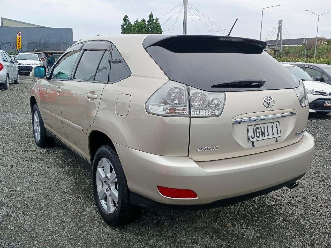 2005 Toyota Harrier thumbnail