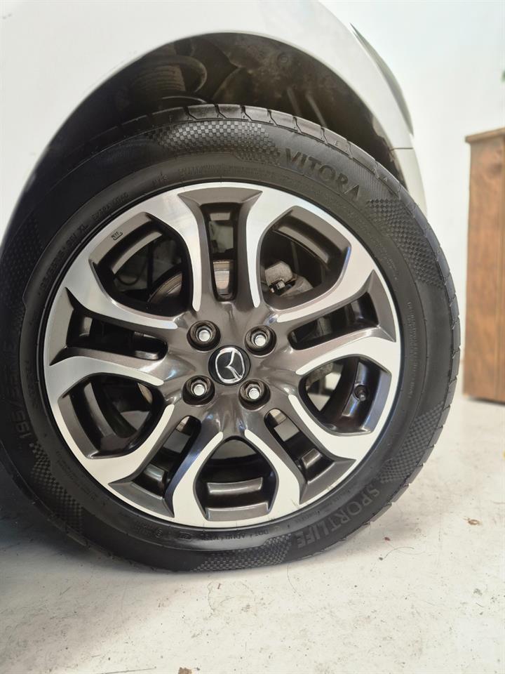 2015 Mazda Demio thumbnail