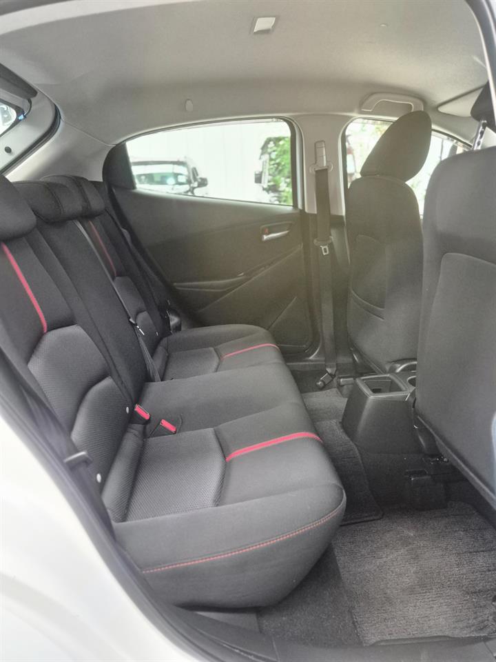 2015 Mazda Demio thumbnail