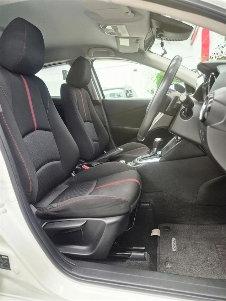 2015 Mazda Demio thumbnail