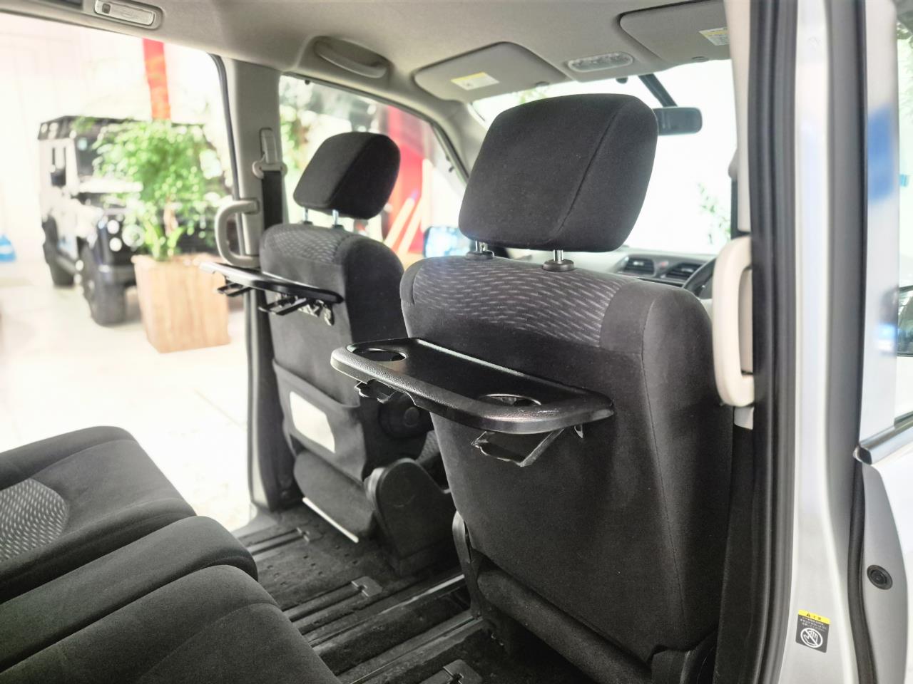 2013 Nissan Serena thumbnail