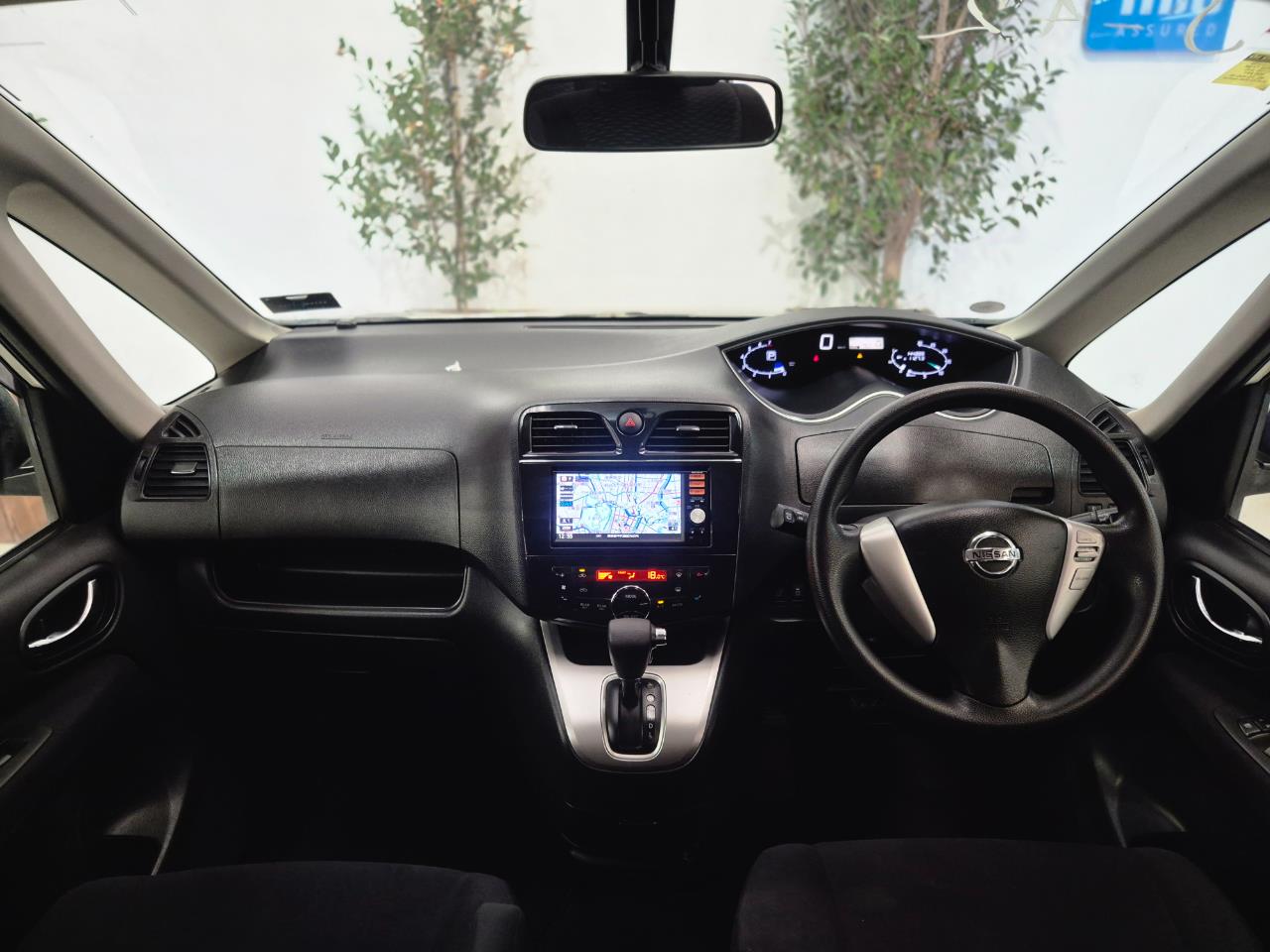 2013 Nissan Serena thumbnail