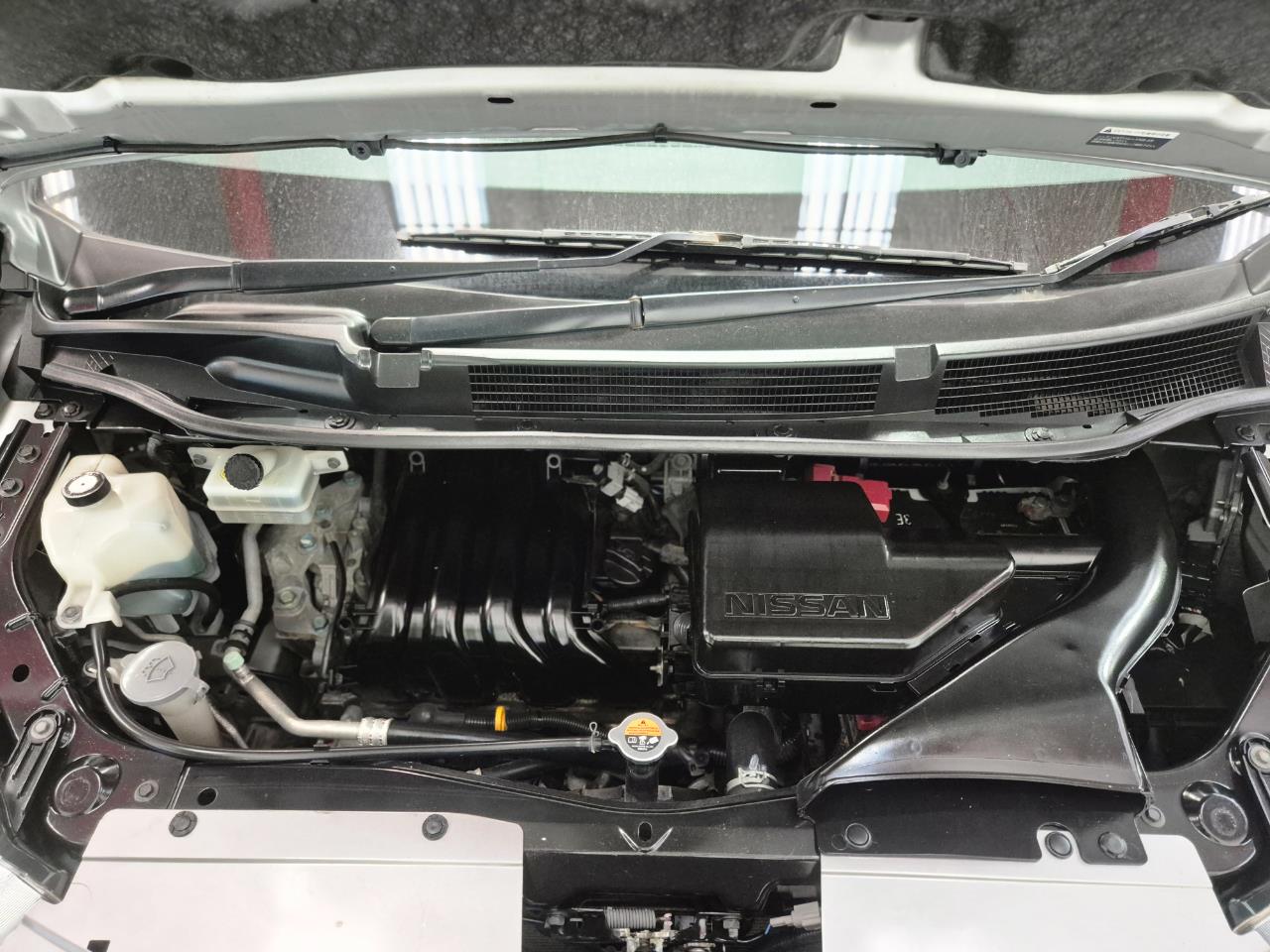 2013 Nissan Serena thumbnail