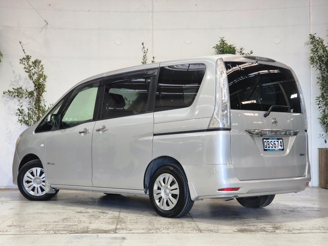 2013 Nissan Serena thumbnail
