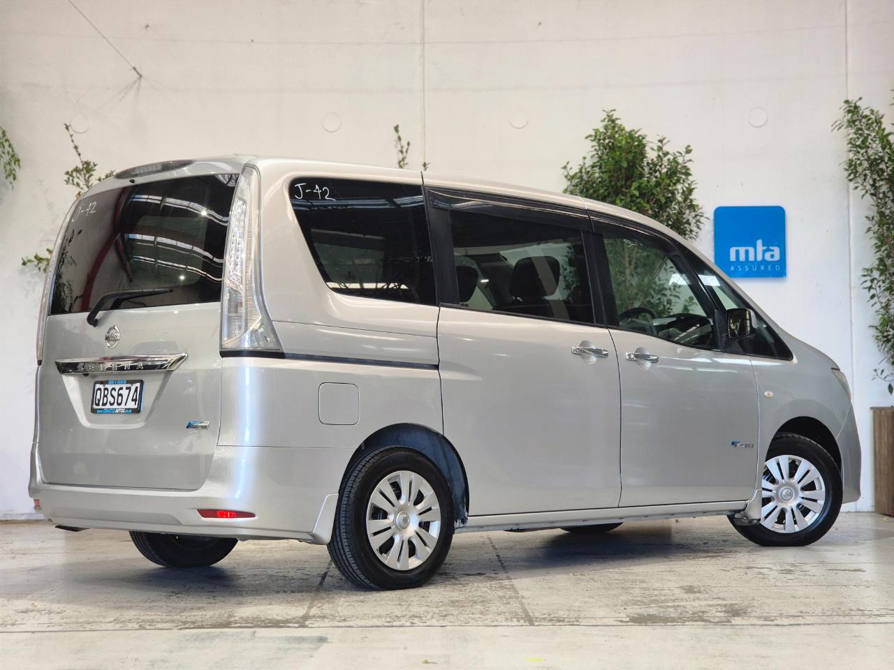 2013 Nissan Serena thumbnail