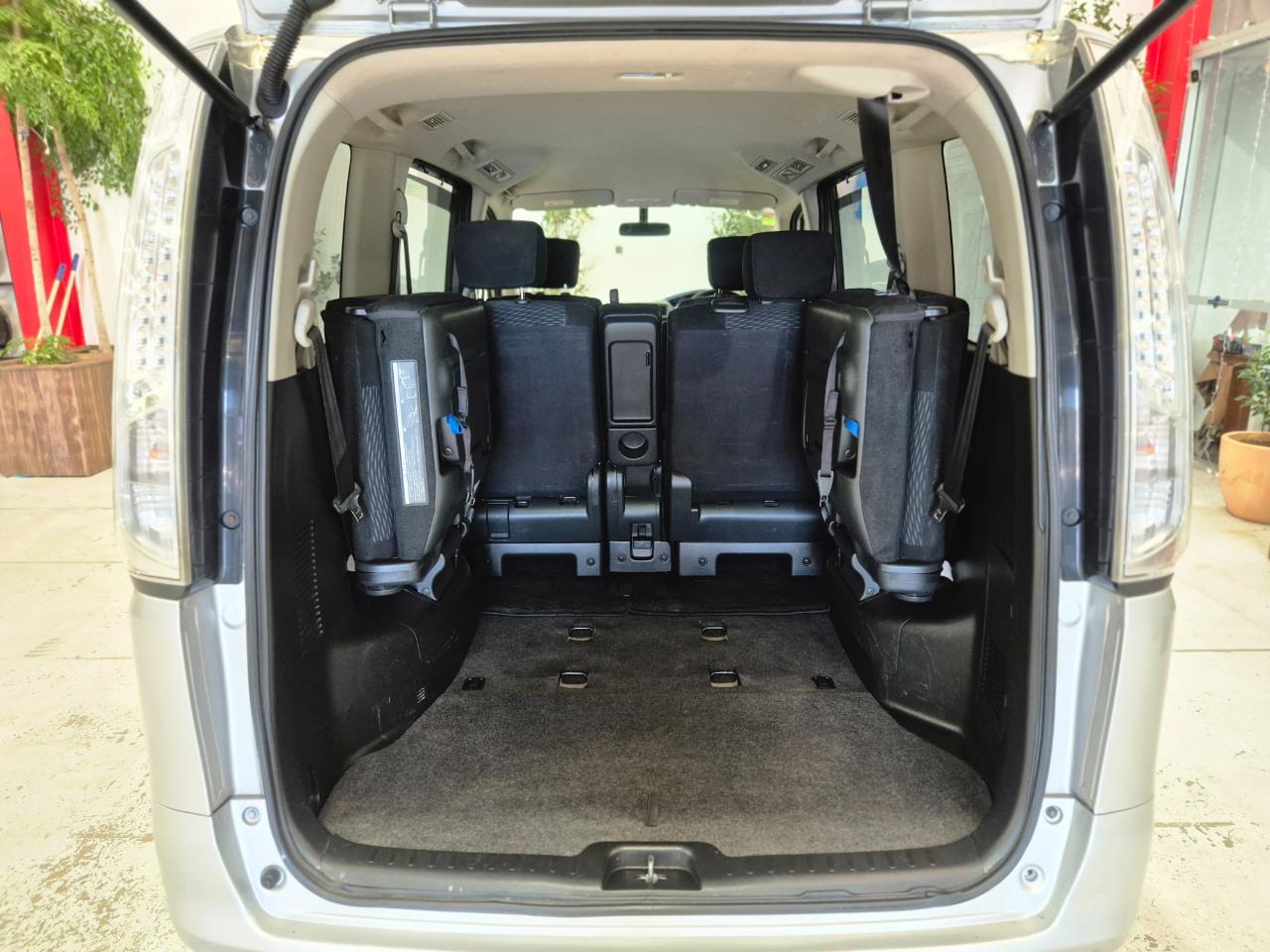 2013 Nissan Serena thumbnail