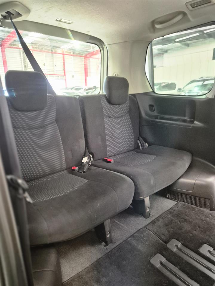 2013 Nissan Serena thumbnail