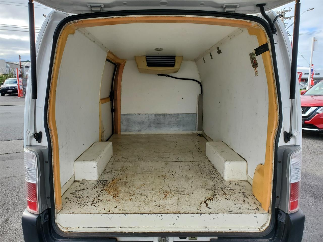 2004 Nissan Caravan thumbnail