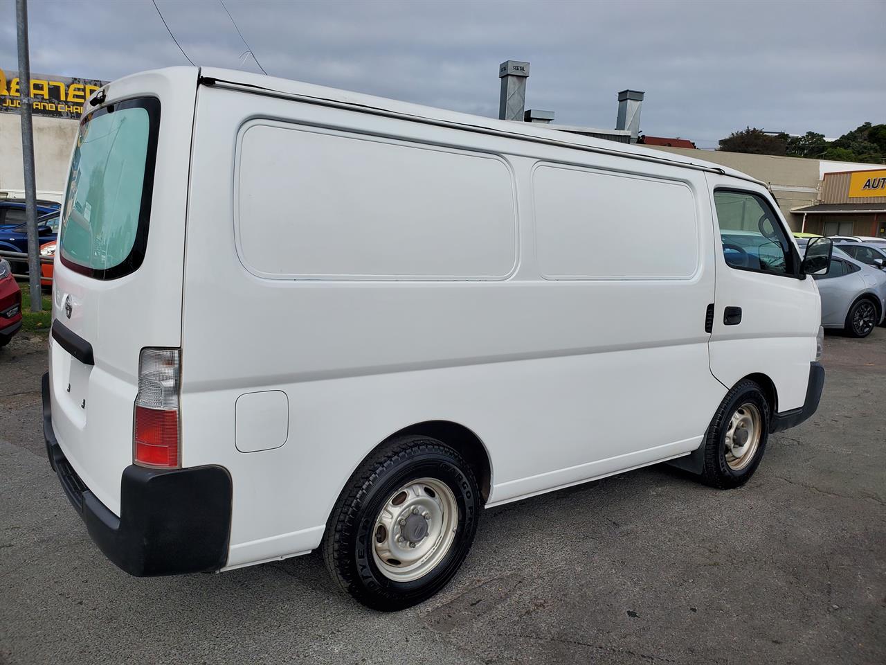 2004 Nissan Caravan thumbnail