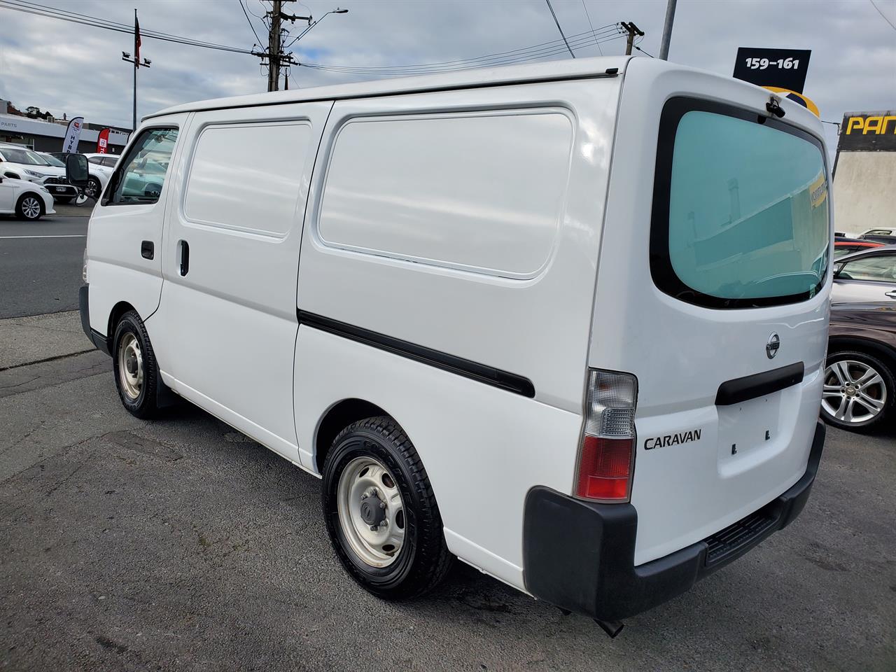 2004 Nissan Caravan thumbnail