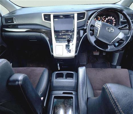 2013 Toyota Alphard thumbnail