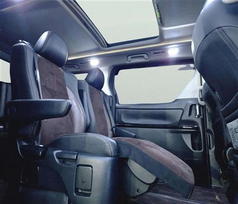 2013 Toyota Alphard thumbnail