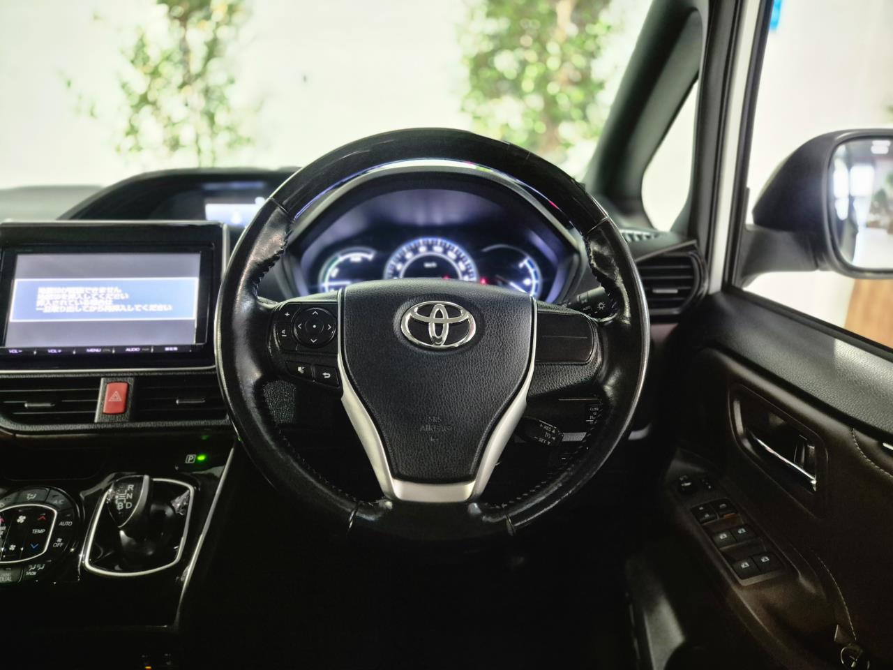 2015 Toyota Voxy thumbnail